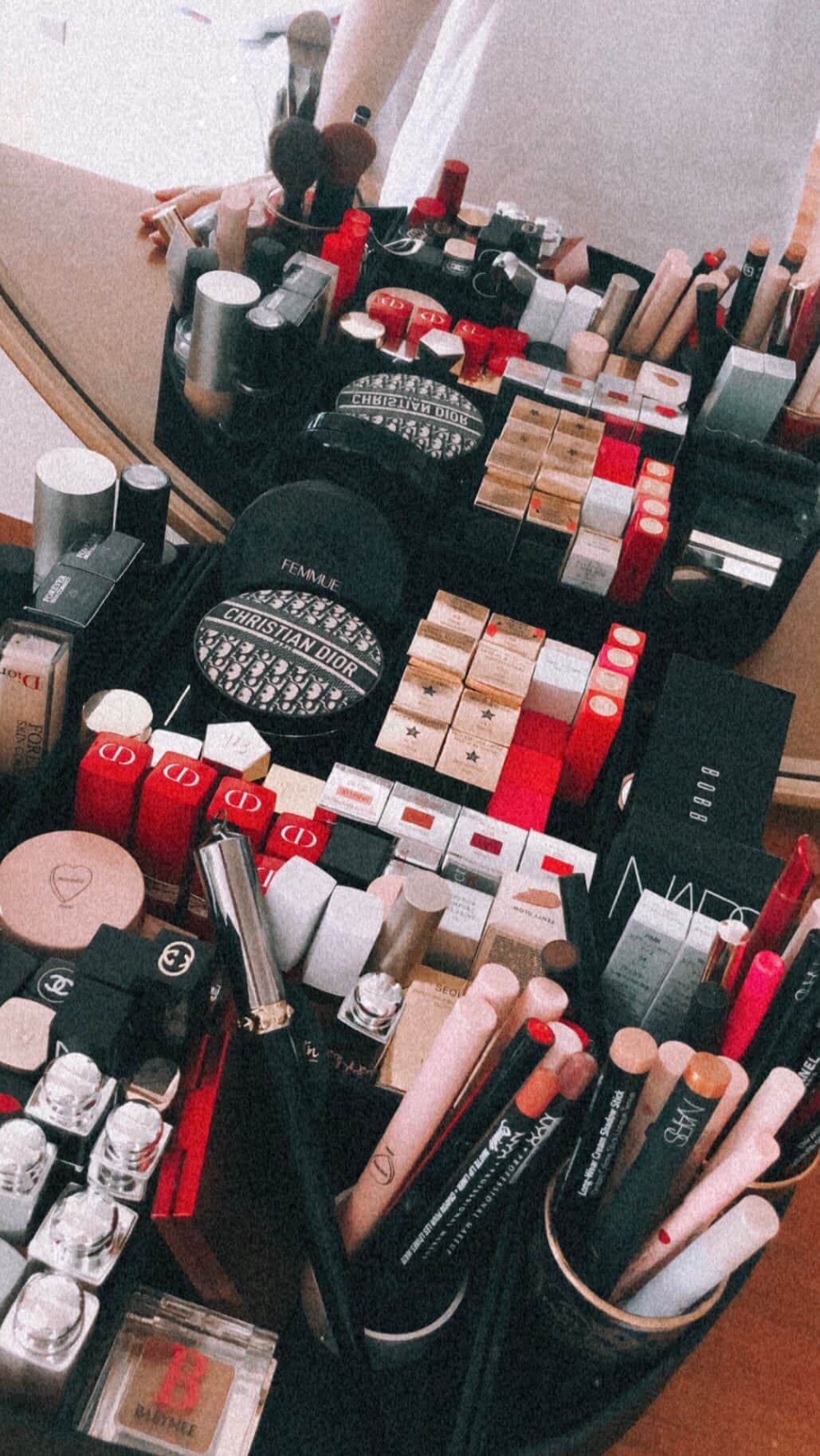 山脇道子のインスタグラム：「今回は特別編🤔  靴や洋服 メイク道具の収納を 撮ってみました🎥😊  お引越しをして家が変わっても ずっとこんな感じ」