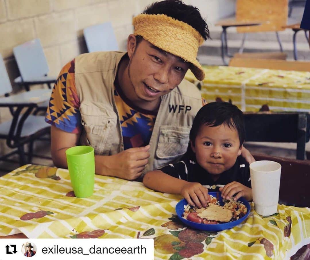 奥田力也さんのインスタグラム写真 - (奥田力也Instagram)「微力ではありますが、 美味しい給食と毎日元気に少しでも明るく過ごせる日々を願っています。。。 1人1人が子供達の未来の為に。 一緒に協力しましょ 👫👫👫 皆さん、投稿お願い致します🙇‍♂️  今日僕は海外のオートミールを食べました😌🇺🇸🥣  #Repost @exileusa_danceearth with @get_repost ・・・ 僕がサポーターを務める国連WFPで、本日よりゼロハンガーチャレンジが始まりました！  今日はお昼ごはんに野菜カレーを食べました！ きれいに完食です♪  この投稿をリポストしていただくと、飢餓で苦しむ子どもたちの学校給食4食分が寄付されます。 また、皆さんも本日から10/31までのキャンペーン期間中、この3つのハッシュタグをつけて食品ロス削減の取り組みを投稿していただくと、子どもたちの給食支援につながりますので、ぜひ投稿してください！！  #食品ロスゼロアクション #ゼロハンガー2020 #国連WFP #子供の為に #👫🌎」9月1日 13時42分 - rikiyaokuda.official