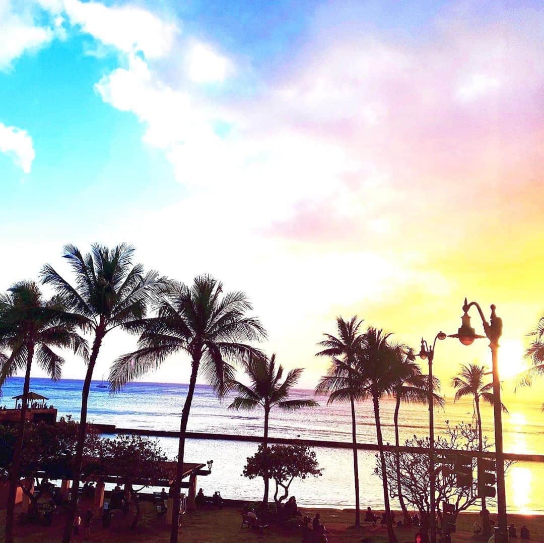 ゆーちゃんさんのインスタグラム写真 - (ゆーちゃんInstagram)「ママと今年中にまたハワイいきたかったなぁ、 来年は落ち着くかな？コロナに負けるなっ🌴 ・ ・  #Hawaii #Hawaiian #ハワイ好き #ハワイ好きな人と繋がりたい  #instagood  #instalike #love #instafashion  #instafollow #l4l  #f4f #攝影 #旅遊攝影 #拍攝 #寫真 #vlog解锁一座城」9月1日 14時04分 - yurina_era999