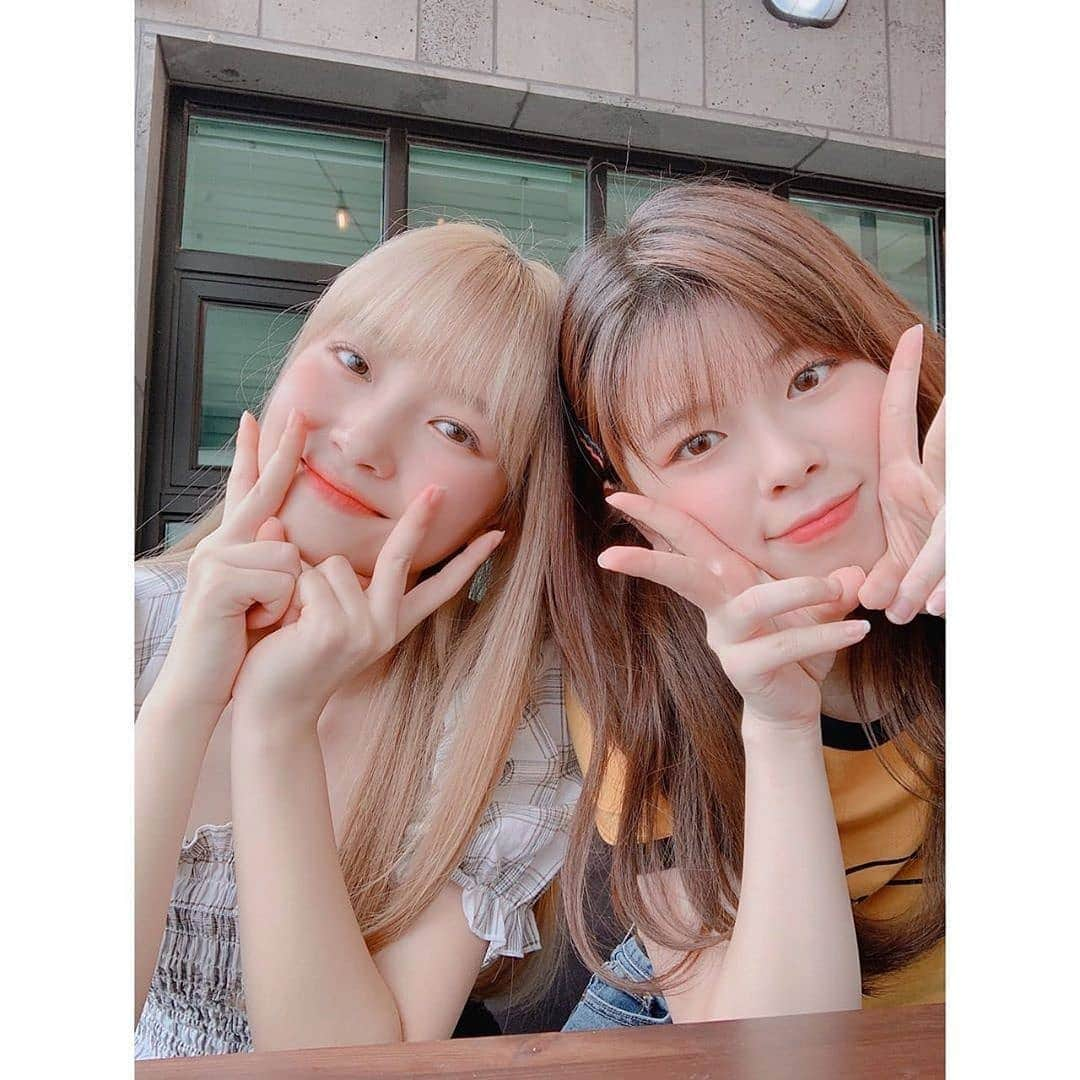 マユカ（小合麻由佳）のインスタグラム：「NiziU IG Update #Mayuka 💛  皆さんこんにちは〜 NiziUのMAYUKAです！🐱🌈  なんと「Make you happy」のミュージックビデオが1億ビューを突破しました〜！！😭💓  私達も驚いています😵  本当に沢山の方々に見て頂けて嬉しいです👏💛 ありがとうございます🙇‍♂️🙇‍♂️  感謝の気持ちを忘れずにもっともっと努力していくのでこれからも応援宜しくお願い致します🤩💜  ----------------------------  여러분 안녕하세요~ NiziU의 MAYUKA입니다!🐱🌈  드디어 “Make you happy”의 뮤직비디오가 1억뷰를 돌파했습니다~!!😭💓  저희도 깜짝 놀랐어요😵  정말 많은 분들께서 봐주셔서 기쁘네요👏💛 감사합니다🙇‍♂️🙇‍♂️  감사한 마음을 잊지 말고 더 노력할 테니 앞으로도 많은 응원 부탁드립니다🤩💜  #NiziU #WithU #니쥬 #MAYUKA #🐱🌈」