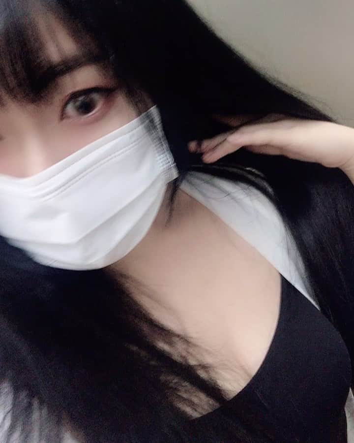 のインスタグラム：「‪サラサラやからセットめちゃくちゃ楽になったんやけど❤‬ ‪やっぱり黒髪サラサラは鉄板やけん🙋‍♀️✨‬ ‪#髪質改善 #ヘアエステ #黒髪ロング #最強説 #おっぱい ん？w‬」