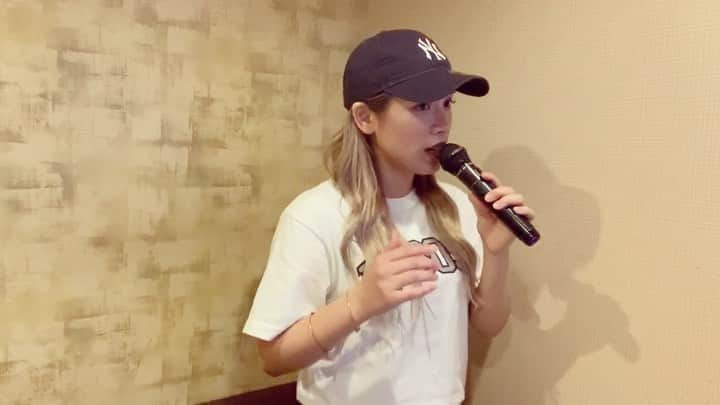 acaneのインスタグラム：「#acanecover ・ 『ナツノオワリ / 清水翔太』 ・ 今年もナツノオワリ歌いました♡ 夏が終わるね〜 秋大好き人間としてはうれしいなあ〜☺️ ・ 今日から9月！ 夏が一気に終わるやろうけど 一日一日、楽しんでいこ🪂 ・ #清水翔太 #ナツノオワリ #acane #cover」