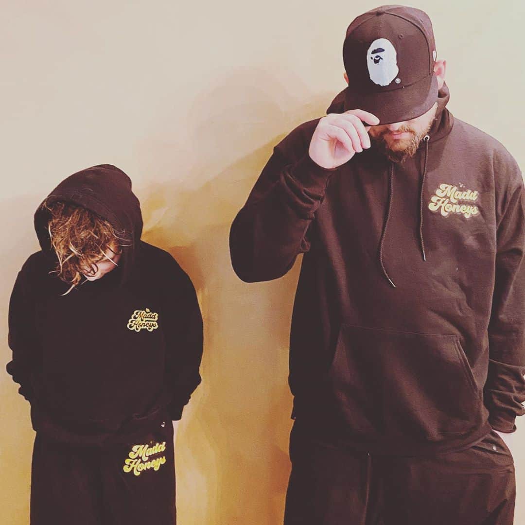 ジョエル・マッデンのインスタグラム：「We support mom 💯 @nikkifresh」