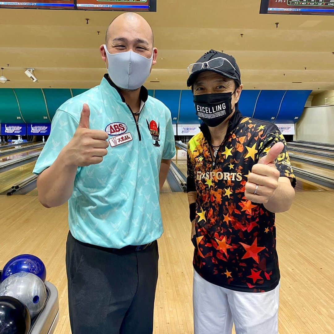 黒田アーサーさんのインスタグラム写真 - (黒田アーサーInstagram)「毎週月曜日は花きゃべつリーグ🎳です！昨日もまた豪華メンバーが揃いました‼️特別ゲストは加藤Ｐこと加藤祐哉プロ💕😊👏始めて参加してサクッと733ピン😱僕と矢野朋代プロチームとの対戦でしたが、朋ちゃんも718ピン打ってるのに負けました😆でもまだ首位はかろうじてキープしてます😉✌️朋ちゃん頑張ろうね❣️ほかの参加プロは💕渡辺けあきプロ💕飯田菜々プロ💕チョンヨンヒャンプロ。そして前日にKORN’S ボウリング大会を開催してお疲れのはずのKORN兄貴‼️😉👍僕も兄貴も本当にボウリングが好き過ぎてます🤣初参加の加藤プロ本当にありがとうございました🙇‍♂️🙏 #東京ポートボウル  #花きゃべつリーグ  #加藤祐哉プロ  #矢野朋代プロ  #渡辺けあきプロ  #飯田菜々プロ  #チョンヨンヒャンプロ  #ブラザーkorn兄貴  #黒田アーサー #ボウリング好きな人と繋がりたい  #ボウリング愛  #bowling #볼링」9月1日 14時34分 - kuroda_arthur