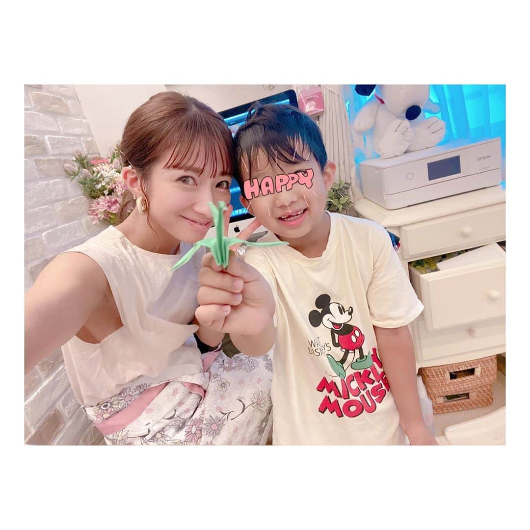 辻希美さんのインスタグラム写真 - (辻希美Instagram)「そっちゃんが学校で鶴を折ったみたいでプレゼントしてくれました☺️💕💕✨✨  ありがとう🙏❤️✨✨  #昊空 #そっちゃん #２年生 #折り紙 #鶴 #上手 #☺️💕💕 #ありがとう❤️」9月1日 14時45分 - tsujinozomi_official