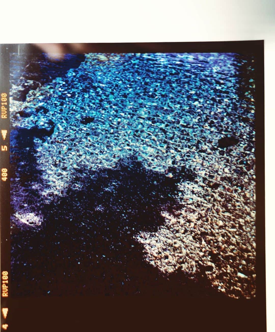 奇妙礼太郎さんのインスタグラム写真 - (奇妙礼太郎Instagram)「#水 #water #river #blue #filmphotography  #reversalfilm  #rolleicord」9月1日 15時12分 - reitaro_strange