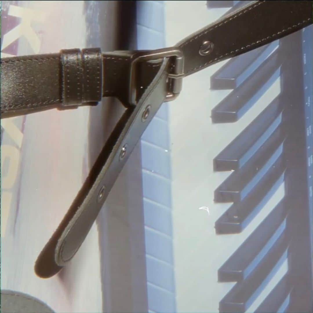LISACHRISさんのインスタグラム写真 - (LISACHRISInstagram)「PARARELL SHIFT SUMMER MV UP at 18:00〜🎞📀🪐」9月1日 15時21分 - __waterme_