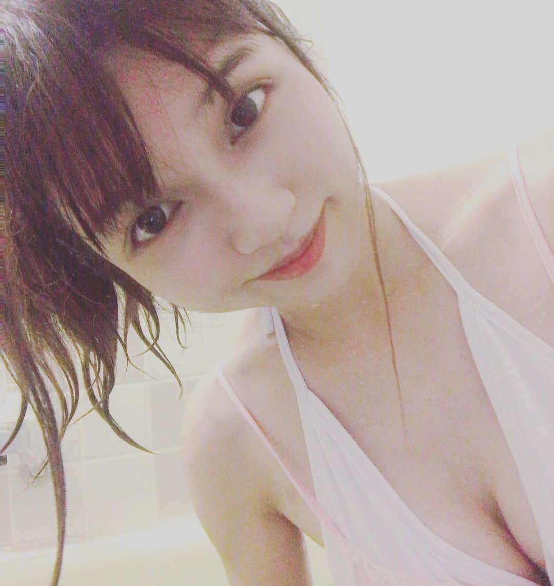 茜結のインスタグラム：「まだまだ暑い日が続くけどがんばろー。  いま肩こりと 戦い中💋  #女優  #賞味期限は食べ頃ですグラドル #ミニマム #グラビアアイドル #大人可愛い #maturemodel #urecco #Bitter #グランプリ  #グラビア #1ミリでもいいなと思ったらRT  #フォローしてね #女優 #グラビアアイドル #フォロワー増やしたい #酒呑童子 #日本史 #歴史 #歴史好きな人と繋がりたい #教育動画 #youtuber #youtube」