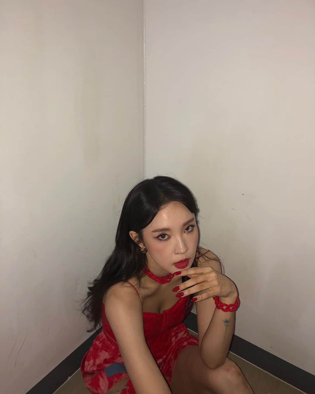 チョン・ジユンのインスタグラム：「오늘은 Red💋🚨🔴」