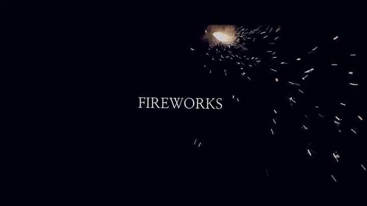 のインスタグラム：「⠀ 夏の終わりに＊ あまりやったことのない動画を…💭 ⠀ ⠀ 今年は見れないと思っていた 花火‪。⠀ 線香花火でもこんな綺麗なものが増えたのですね😌 ⠀ ⠀ みなさんは花火、やりましたか？？🧚🏻‍♀️💭 ⠀  ⠀ #花火 #線香花火 #fireworks #movie #white #dress #onepiece #piace #summer #sea #night #shooting  #夏の終わり #海 #風 #自然 #beautiful #beach #旅ガール #trip #立石純子 #はだのブランドアンバサダー #シンガーソングライター #instalike #instagood #instadaily #like4likes #love#photooftheday #nature」