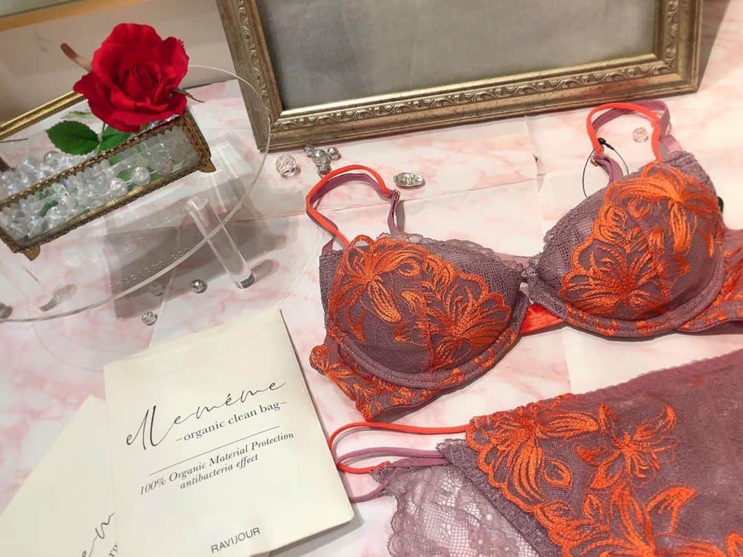 Ravijour札幌4丁目プラザ店のインスタグラム：「#onsale   #フラワーレイヤードビューティーリフト単品ブラ  のご紹介です✨ 詳しくはブログへ✈  #ラヴィジュール #ravijourstaff  #ravijoursapporo  #ravijour_official」