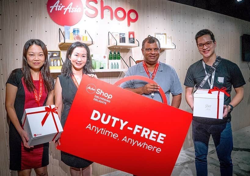 エアアジアのインスタグラム：「With our goal of becoming a digital lifestyle platform, we have officially launched @airasiashop!  This enables our customers to purchase authentic duty-free products conveniently with the option to have them delivered to their doorstep within the next working day! What a hassle-free transaction!  To celebrate the launch, AirAsia Shop is offering a 40% discount and gift-with-purchase promotion for selected Korean skincare products until 6 September 2020.  Make the most out of this offer and start doing your shopping haul now! 🛍️👌🏻  #AirAsia」