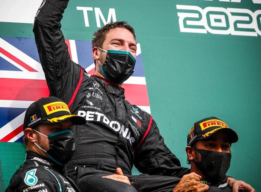 MERCEDES AMG PETRONASさんのインスタグラム写真 - (MERCEDES AMG PETRONASInstagram)「King of the Castle. 👊 Imagine being up on the podium on VB and Lewis’ shoulders representing your Team ❤️」9月1日 21時16分 - mercedesamgf1