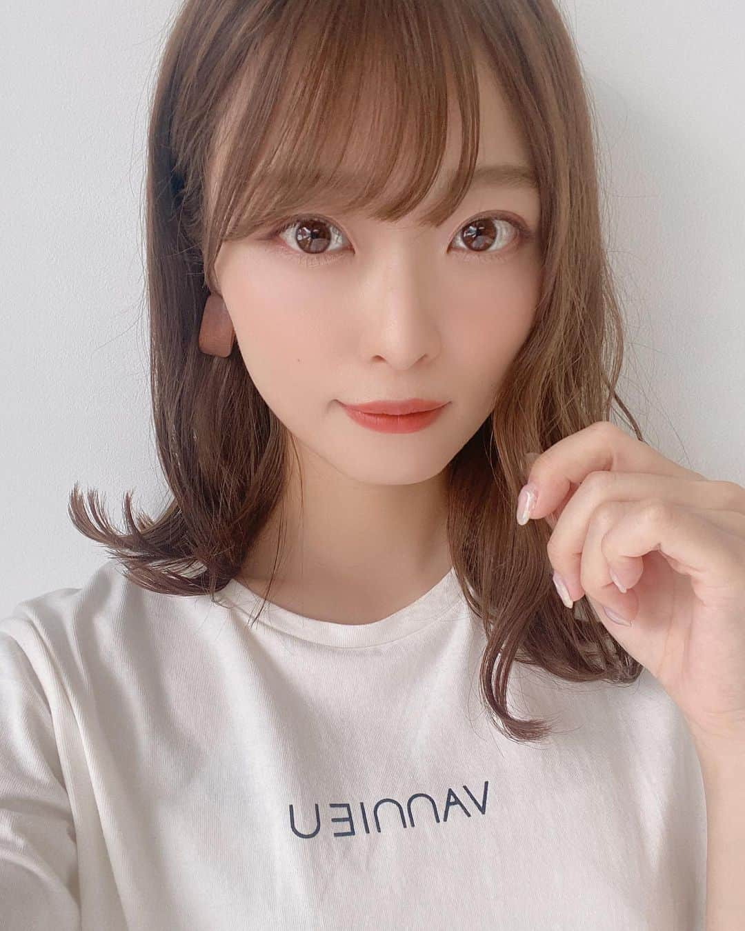 吉次玲奈さんのインスタグラム写真 - (吉次玲奈Instagram)「イメチェン💇‍♀️﻿ ﻿ 髪の毛を10cm切って、﻿ カラー剤でできる1番明るいトーンに﻿ して頂きました♡﻿ ﻿ ココアベージュというカラーです☺️﻿ 中野さんいつもありがとうございます♡﻿ ﻿ #hairstyle #haircolor #ヘアスタイル #ヘアカラー」9月1日 21時17分 - rena_yoshitsugu