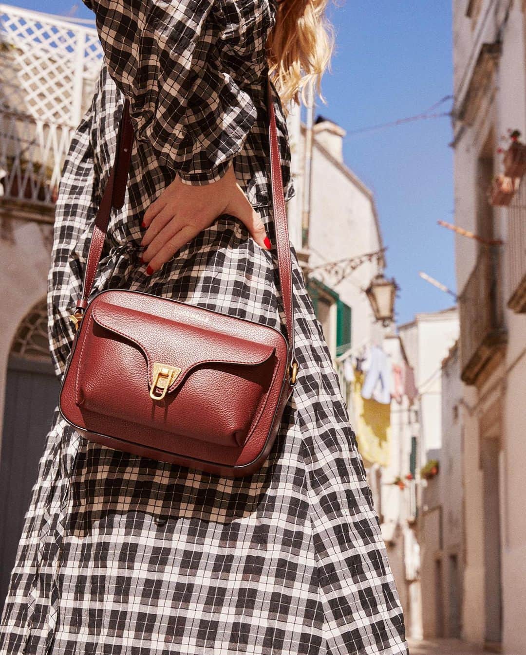 のインスタグラム：「Small towns, great beauty: it’s the Italian holiday vibe. At your own Beat.  #Coccinelle #Precollection #Staycation #ItalianHolidays #ItalianSummer #CoccinelleBags #Beauty」