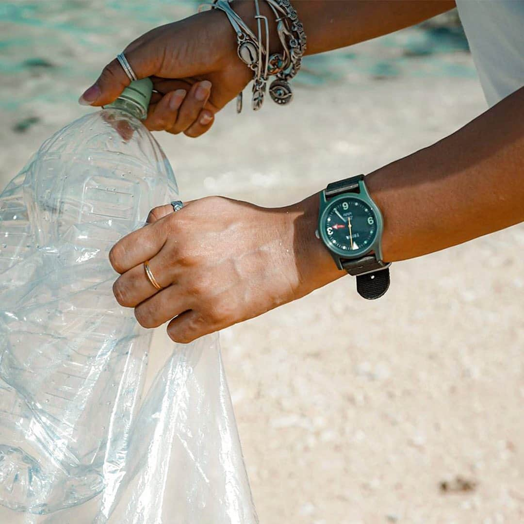 TRIWAさんのインスタグラム写真 - (TRIWAInstagram)「Just because summer is officially over, it doesn't mean that you can't organise a small cleanup session with your friends! One of our aims with our #timeforoceans collection is raising awareness about ocean pollution and contributing to change. We chose to do with with a collection of watches entirely made from recycled ocean plastic. But we strongly believe that every single one of us can make a difference. #timeforchange  ⠀⠀⠀⠀⠀⠀⠀⠀⠀ #ocean #recycled #fashion #watch #accessory #fashionstatement #sustainablefashion #sustainability #sustainabledesign #design #ethicalfashion #waves #beach #plasticfree」9月1日 16時07分 - triwa