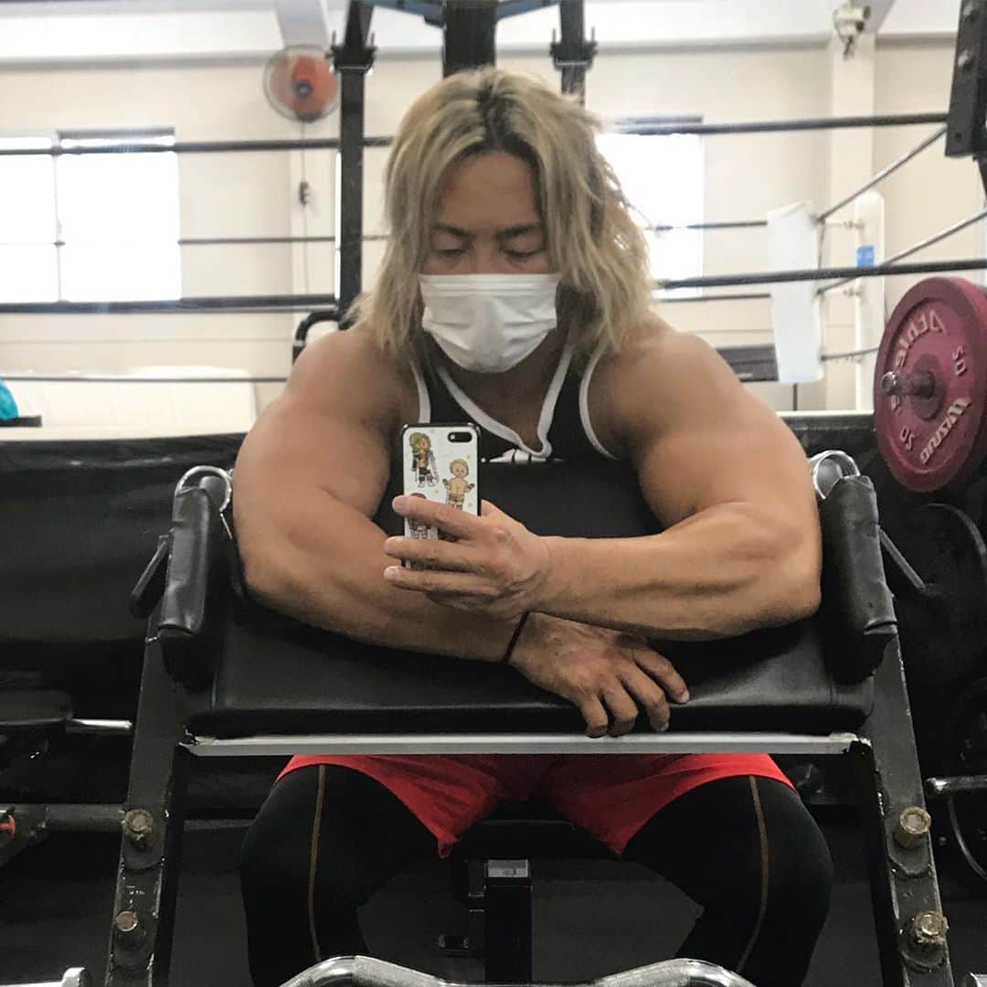 棚橋弘至さんのインスタグラム写真 - (棚橋弘至Instagram)「腕が太く見える写真の撮り方。 #biceps」9月1日 16時09分 - hiroshi_tanahashi
