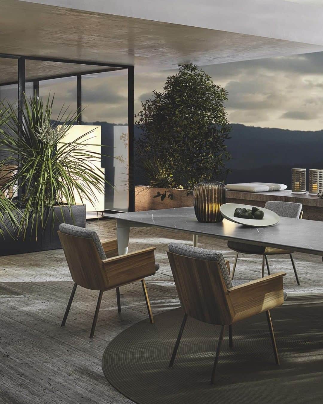 Minotti Londonさんのインスタグラム写真 - (Minotti LondonInstagram)「With its architectural appeal, the Terrace table by @rodolfodordoni has a strong contemporary vibe and a mildly retro-inspired aesthetics.  The perfect solution for open-air living spaces, from urban terraces to larger garden settings, to enjoy al fresco dining in style.  Discover Terrace via the link in our bio now.  #minotti2020collection #minottilondon #terrace #dining #table #minotti #madeinitaly #rodolfodordoni #couture #design #creativity #outdoor #interiordesign #designlover #architecture #furniture #luxurylifestyle #luxury #luxuryhomes #luxuryminimalism」9月1日 16時24分 - minottilondon