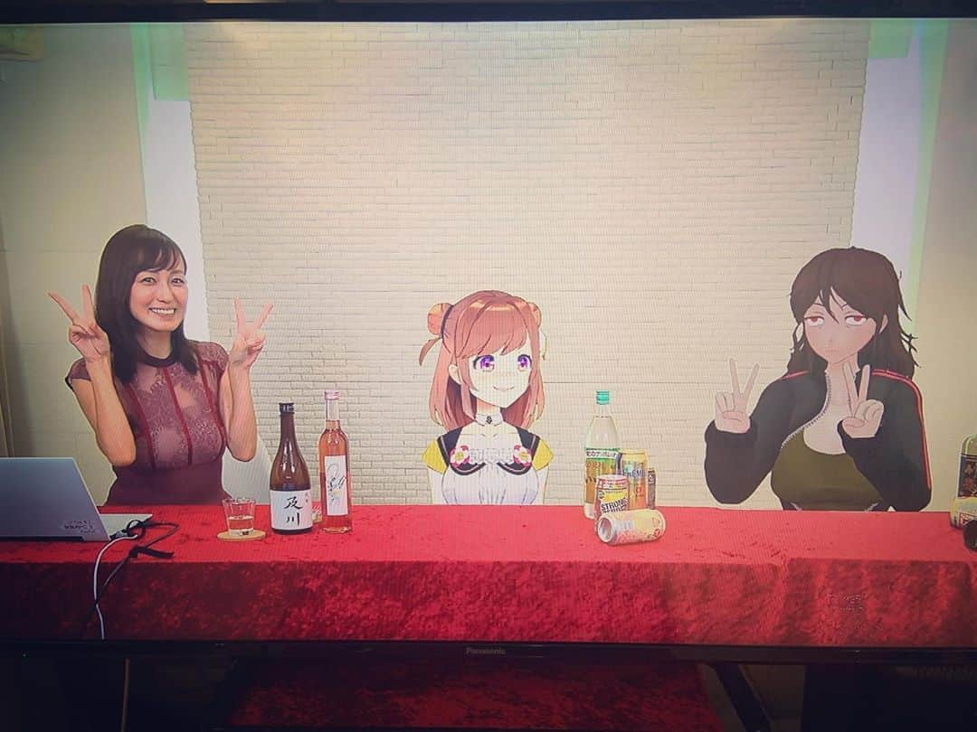 及川奈央さんのインスタグラム写真 - (及川奈央Instagram)「#Mildom #雀ほめ #雀荘ほめちぎり  #Vtuber #咲乃もこ ちゃん #今酒ハクノ ちゃん #生配信 #純米及川 #NAO 古くてもダブルピース。」9月1日 16時21分 - naooikawa