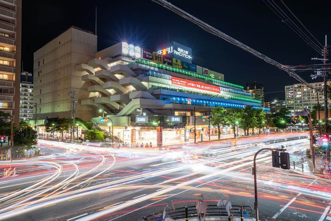 関西電力株式会社さんのインスタグラム写真 - (関西電力株式会社Instagram)「＼最後のライトアップ風景✨／ 今回は、8月31日に閉店を迎えた、滋賀県大津市にある西武大津店の夜景をご紹介🛍✨ 創業は1976年。長い歴史に幕を閉じるさまを、地域の皆さんの想いがあたたかく包み込んでいるかのような1枚です💡 . ※写真は過去に撮影したものです --------------- ✨📷関西電力Instagramフォトコンテスト開催中📷✨ 詳細はプロフィールのURLよりご確認ください☝  関西電力Instagramでは、関西地方の灯、あたたかみのある風景写真を通して、皆さまの心に灯りがともったような癒しをお届けしていきます。 外出の際は引き続き感染予防の徹底を心がけましょう。 --------------- . #夜景 #japan_night_view #ライトアップ #夜景ら部 #街 #風景写真 #百貨店 #夜景倶楽部 #夜景が綺麗 #デパート #滋賀 #しがトコ #関西カメラ部 #大津 #西武百貨店 #西武大津店 #loves_united_japan #ダレカニミセタイケシキ #bestphoto_japan #灯 #ptk_japan #絶景delic #日本の絶景 #絶景辞典 #貴重な体験 #景色最高 #tripgramjp #best_expression_night　#お写んぽ #インスタスポット」9月1日 16時30分 - kanden.jp