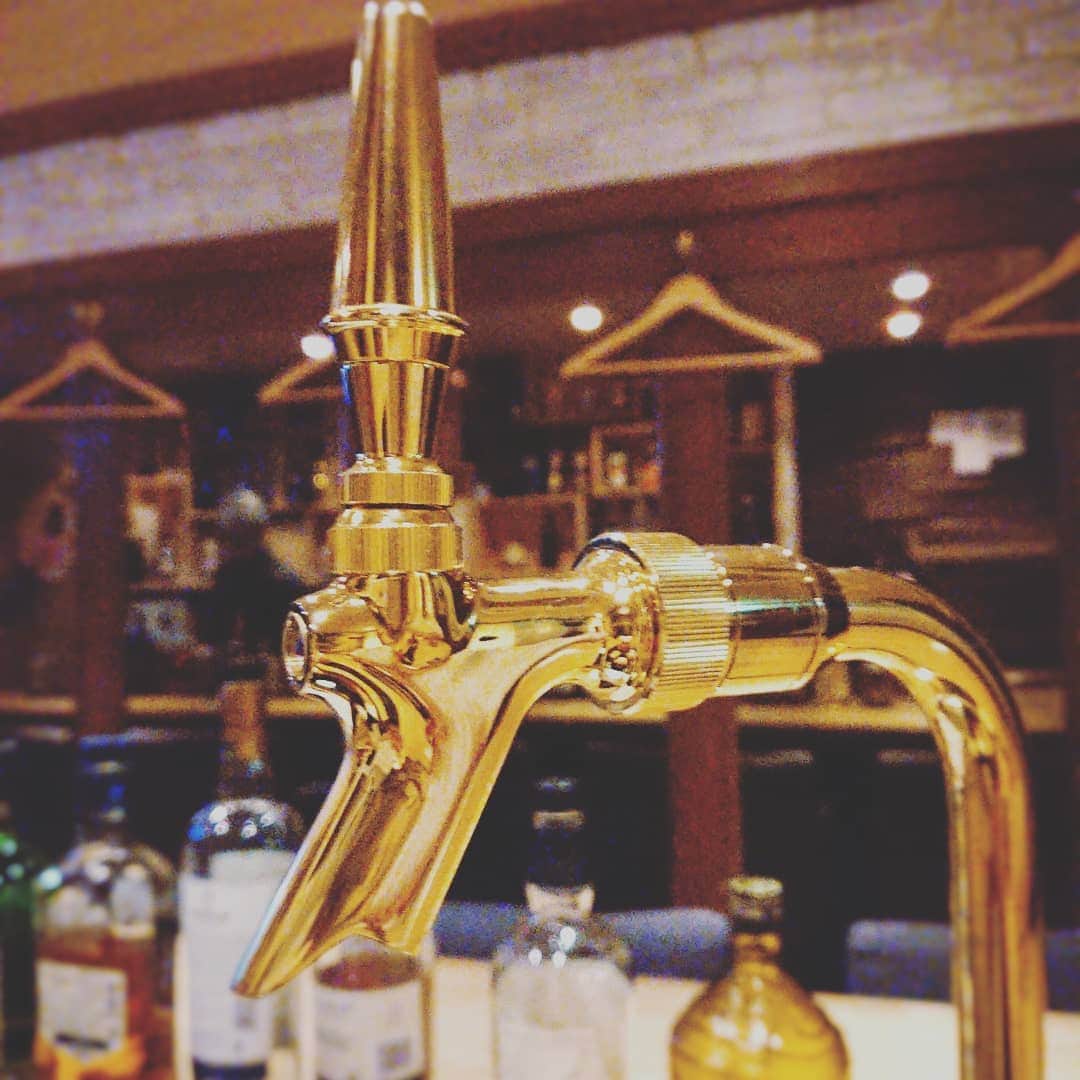 のインスタグラム：「今日も22時よりオープンです🙇‍♂️  今は安全を配慮して根気よくお店を開け続ける事しか出来ません👀👀👀  もしお近くに来た際は覗いて見てください🙇‍♂️  北新地 上通り パールプラザビル3階 BAR「doos」  #BAR #北新地のbar  #コロナでもう大変」