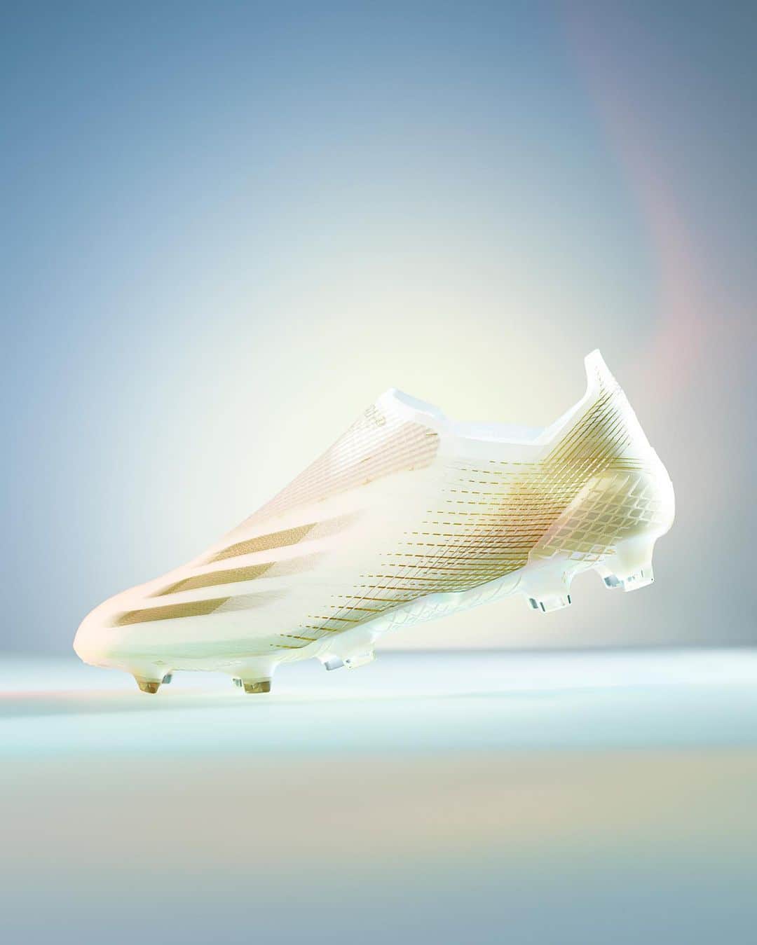 adidas Footballさんのインスタグラム写真 - (adidas FootballInstagram)「Designed for new levels of speed.⁣⁣⁣ ⁣⁣⁣ Swipe to explore #XGhosted 👉⁣⁣⁣ ⁣⁣⁣⁣⁣⁣ 🔎 Introducing an all-new performance material technology, 𝘵𝘳𝘢𝘯𝘴𝘭𝘶𝘤𝘦𝘯𝘵 𝘮𝘪𝘳𝘢𝘨𝘦𝘴𝘬𝘪𝘯. This single layer of high-performance material is layered over a wire framework to create a seamless upper that provides lightweight stability and support.⁣⁣⁣⁣⁣⁣ ⁣⁣⁣⁣⁣⁣ 🔎 The first football boot available at scale with the integration of a dynamic carbon plate. The 𝘤𝘢𝘳𝘣𝘪𝘵𝘦𝘹 𝘴𝘱𝘦𝘦𝘥𝘧𝘳𝘢𝘮𝘦 is a dynamic carbon plate crafted to harnesses the extreme power and performance of carbon fibre but in a flexible form. ⁣⁣⁣⁣⁣⁣ ⁣⁣⁣⁣⁣⁣ 🔎 In a first of its kind, a 𝘷𝘢𝘤𝘶𝘶𝘮 𝘧𝘪𝘵 experience lets players feel the air sucked rapidly out of the boot when worn, creating a super snug fit that supports explosive moves thanks to its proximity to the contours of the foot. ⁣⁣⁣⁣⁣⁣ ⁣⁣⁣⁣⁣⁣ Tap to Shop.💨  #Football #Soccer #adidasFootball」9月1日 16時59分 - adidasfootball
