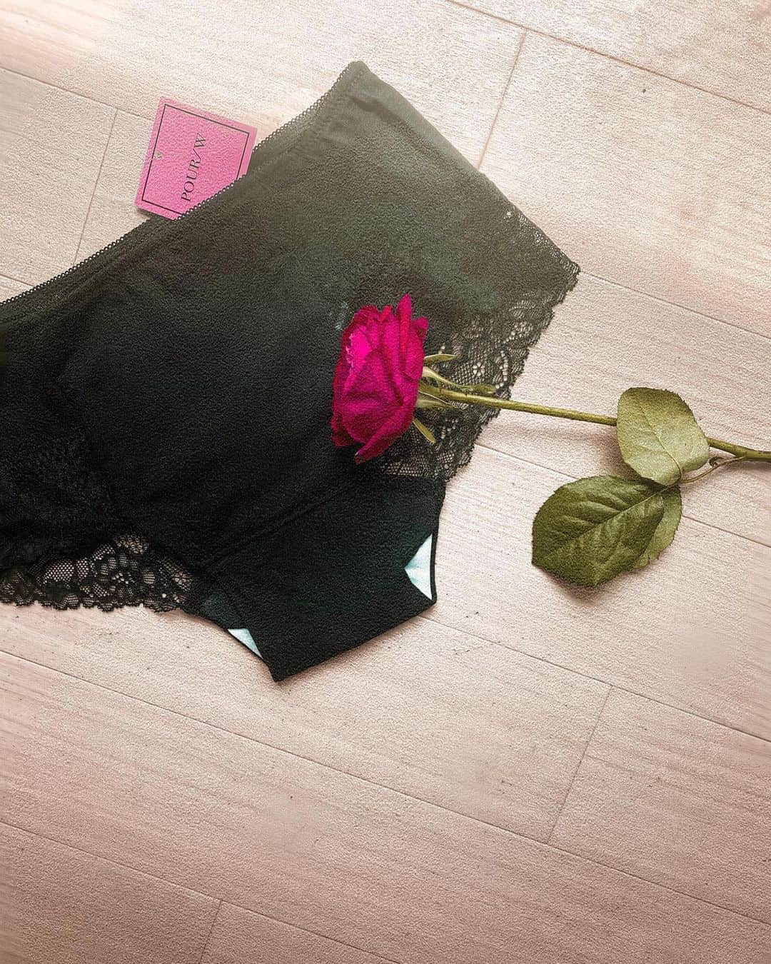 Gabrielaさんのインスタグラム写真 - (GabrielaInstagram)「女性の下着はお肌に優しいものを選ぶの大事！ お肌が敏感の時におすすめの ショーツはPOUR! カーブステッチが入ってるから、フィット感も良き❤️ サニタリーショーツは生理の時意外にもおすすめ❤️  @pour.jp . . #POURW #下着#ランジェリー#サニタリーショーツ #lingerie #women #lifestyle」9月1日 16時54分 - rkgabriela