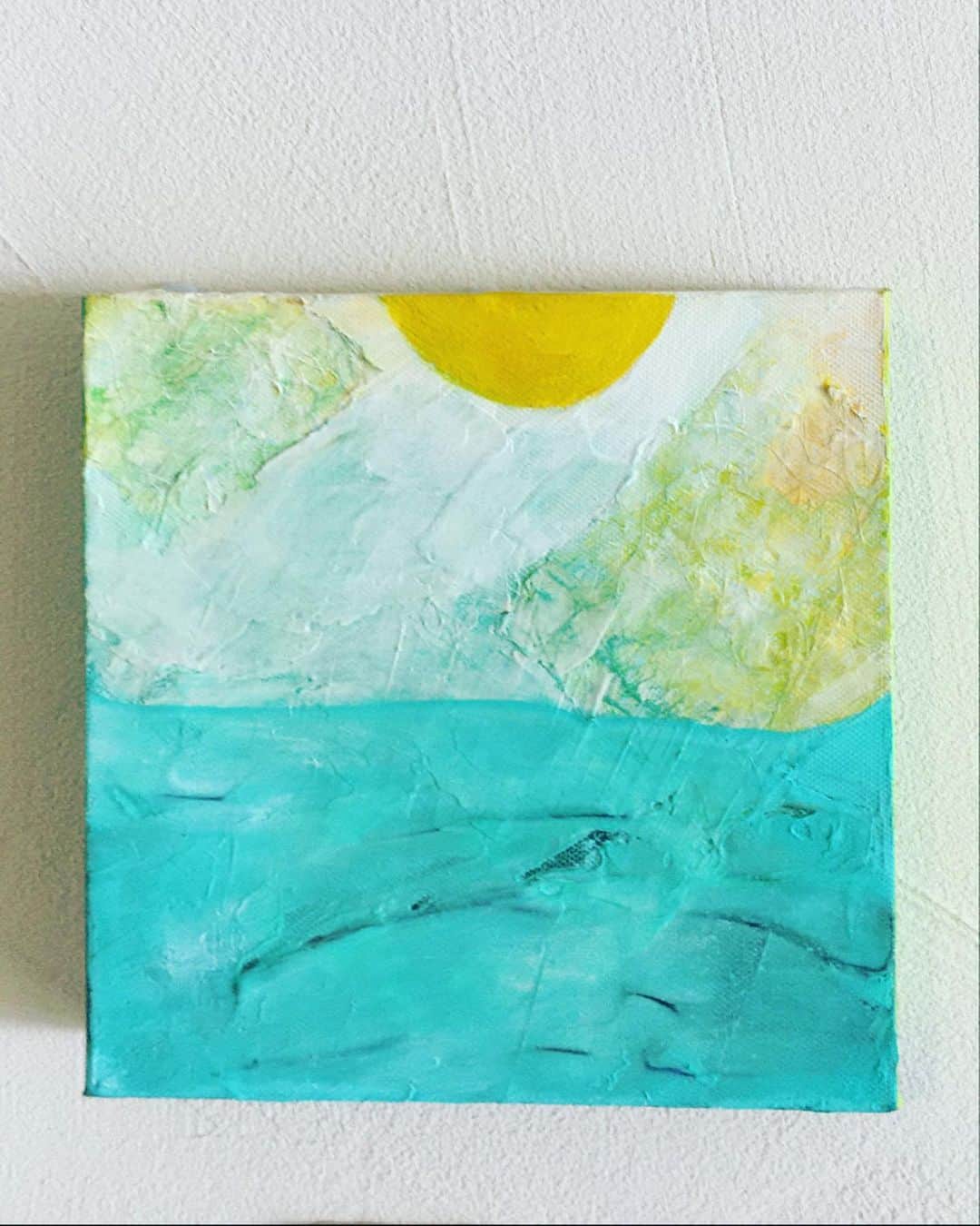 SHANTIさんのインスタグラム写真 - (SHANTIInstagram)「Summer Art Series 小さな夏を切り取って壁に掛けてみた。いつでも爽やかにリフレッシュ。全て一点物の作品。興味がある方はDMして下さい。サイズや価格ご案内します🐬  medium: acrylic on canvas  1) 8歳の夏　  SOLD *acrylic & washi on box canvas  2) No title   3) Icy Summer  4)海ぽかーん  #acrylicartwork #acrylicpainting #affordableart #アートのある暮らし #アクリル画 #絵を飾ろう #絵のある暮らし #かわいいアート #アート好き #自由な暮らし #スローライフ #海アート #湘南アート #逗子ライフ #アクリル画 #アクリル絵の具 #夏休み #夏を感じるインテリア #逗子アート」9月1日 16時58分 - shantimusic