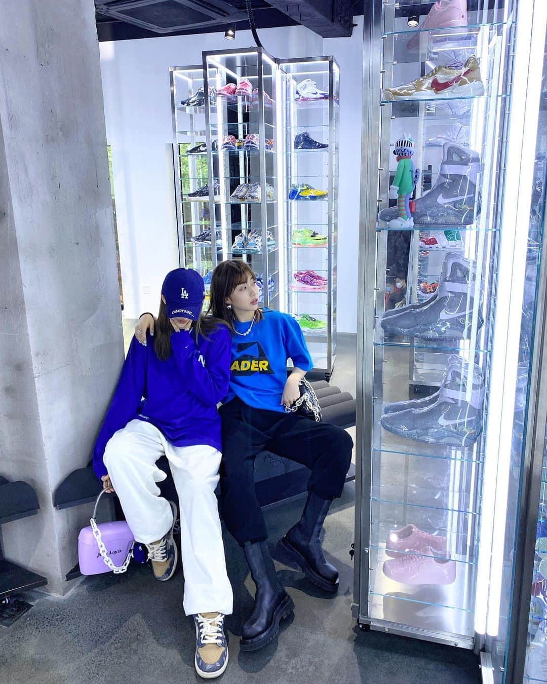 チン・インヒのインスタグラム：「💙🦋」