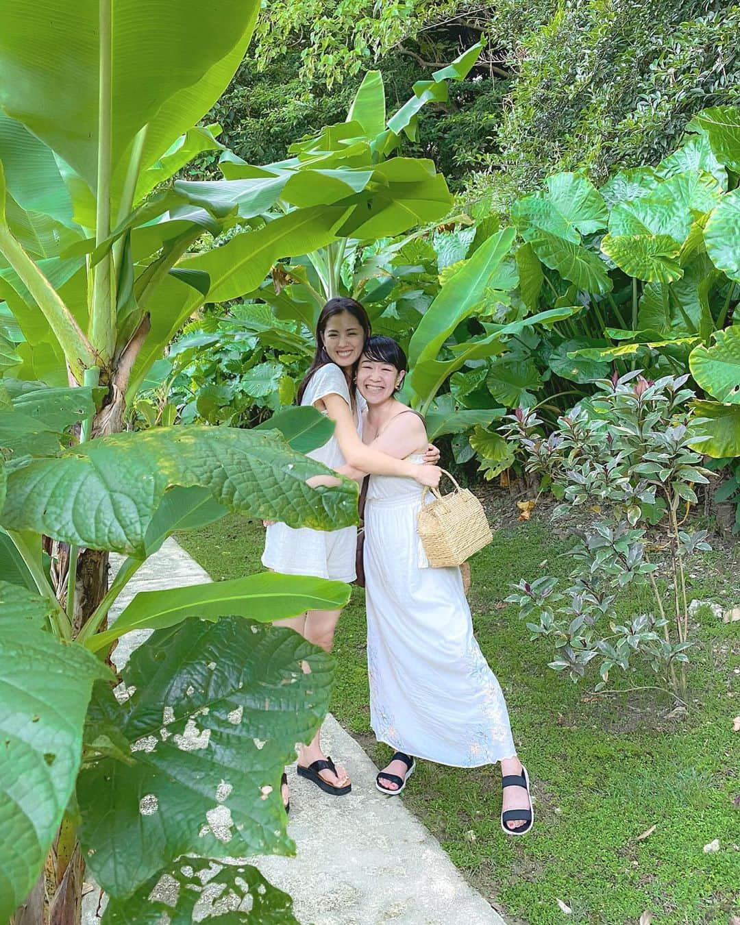 宮城夏鈴さんのインスタグラム写真 - (宮城夏鈴Instagram)「地球家族🌿👭  草花も虫も動物も。だはは😆」9月1日 17時07分 - karin_karin0516