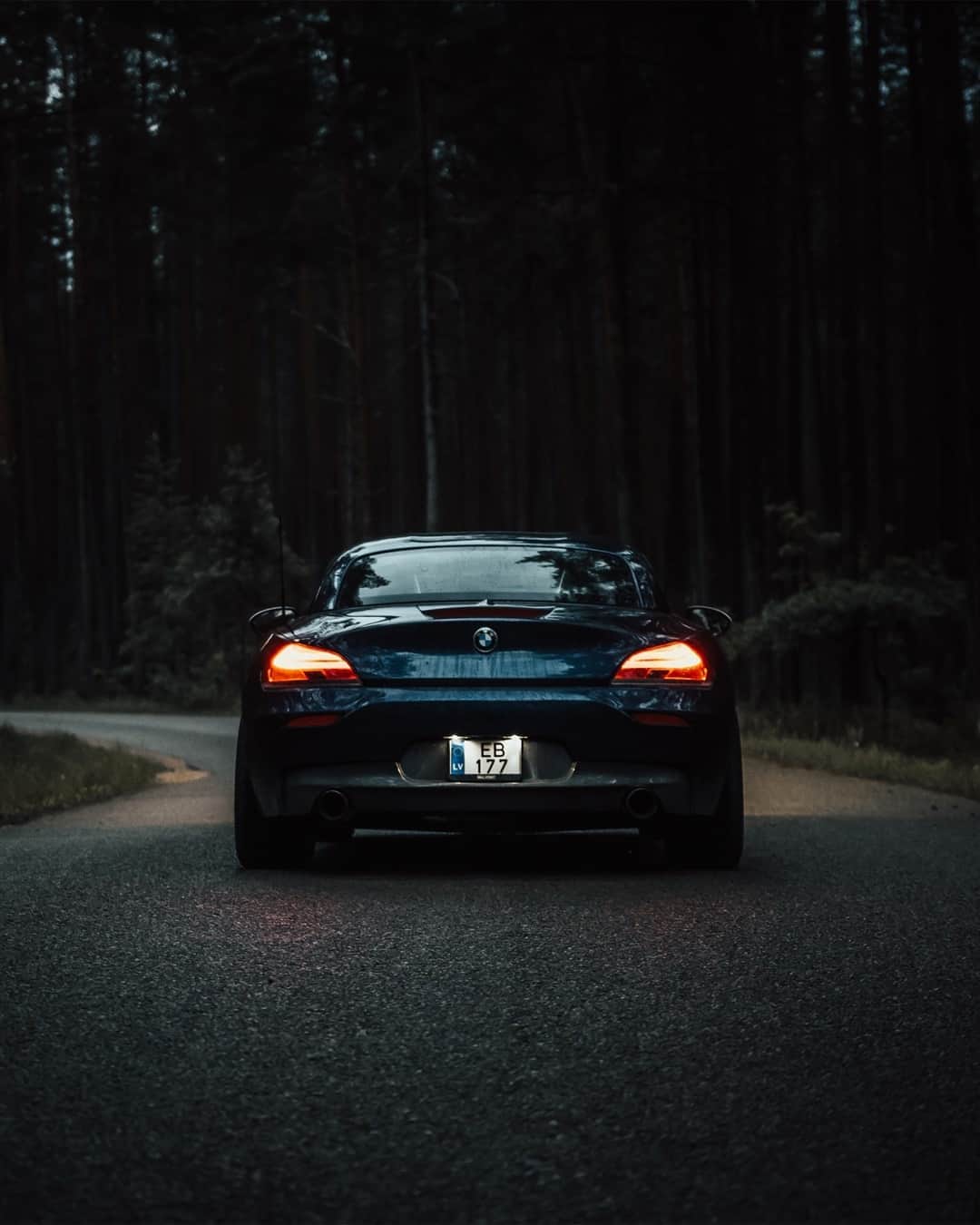BMWのインスタグラム：「Prepared for all possibilities. The second generation of the BMW Z4. #BMW #Z4 #BMWrepost @daavic @the.andrejs」