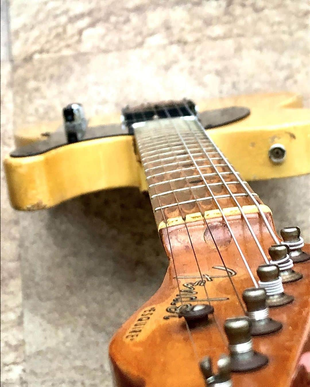 世良公則さんのインスタグラム写真 - (世良公則Instagram)「☆☆☆☆☆☆☆  early 50’s (‘53)  Fender Esquire   at that time  I made it a telecaster  like jeff beck   I 've been playing for over 40 years  ☆☆☆☆☆☆☆  #世良公則 #masanorisera #japanesemusician #japaneseartist #fender #esquire #telecaster #50s #rocknroll #guitar #guitarlove」9月1日 17時03分 - masanorisera