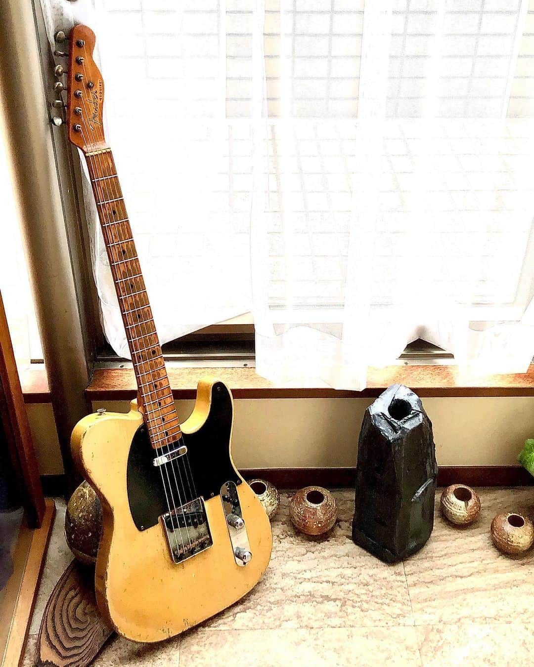 のインスタグラム：「☆☆☆☆☆☆☆  early 50’s (‘53)  Fender Esquire   at that time  I made it a telecaster  like jeff beck   I 've been playing for over 40 years  ☆☆☆☆☆☆☆  #世良公則 #masanorisera #japanesemusician #japaneseartist #fender #esquire #telecaster #50s #rocknroll #guitar #guitarlove」