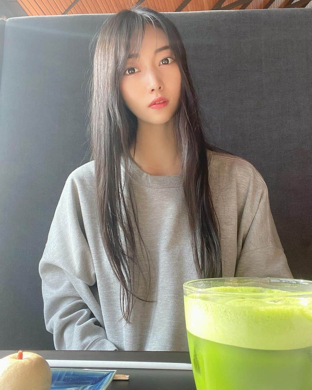 橘穂奈美さんのインスタグラム写真 - (橘穂奈美Instagram)「薯蕷饅頭が好き🍵 . . . . . . . . . . . . . . . #とらや #とらやカフェ #抹茶カフェ #東京カフェ巡り #東京喫茶店 #和カフェ #女子大生の日常 #女子大生 #抹茶好き #旅遊攝影 #粉我 #人像摄影 #我的最愛 #攝影日常 #셀카 #셀카그램 #셀스타그램 #얼스타그램 #오늘의훈녀 #카페투어 #카페스타그램 #도쿄카페 #트립 #일상 #japanesecafe #toraya #torayacafe #matchacafe」9月1日 17時17分 - t_h_p_c_y