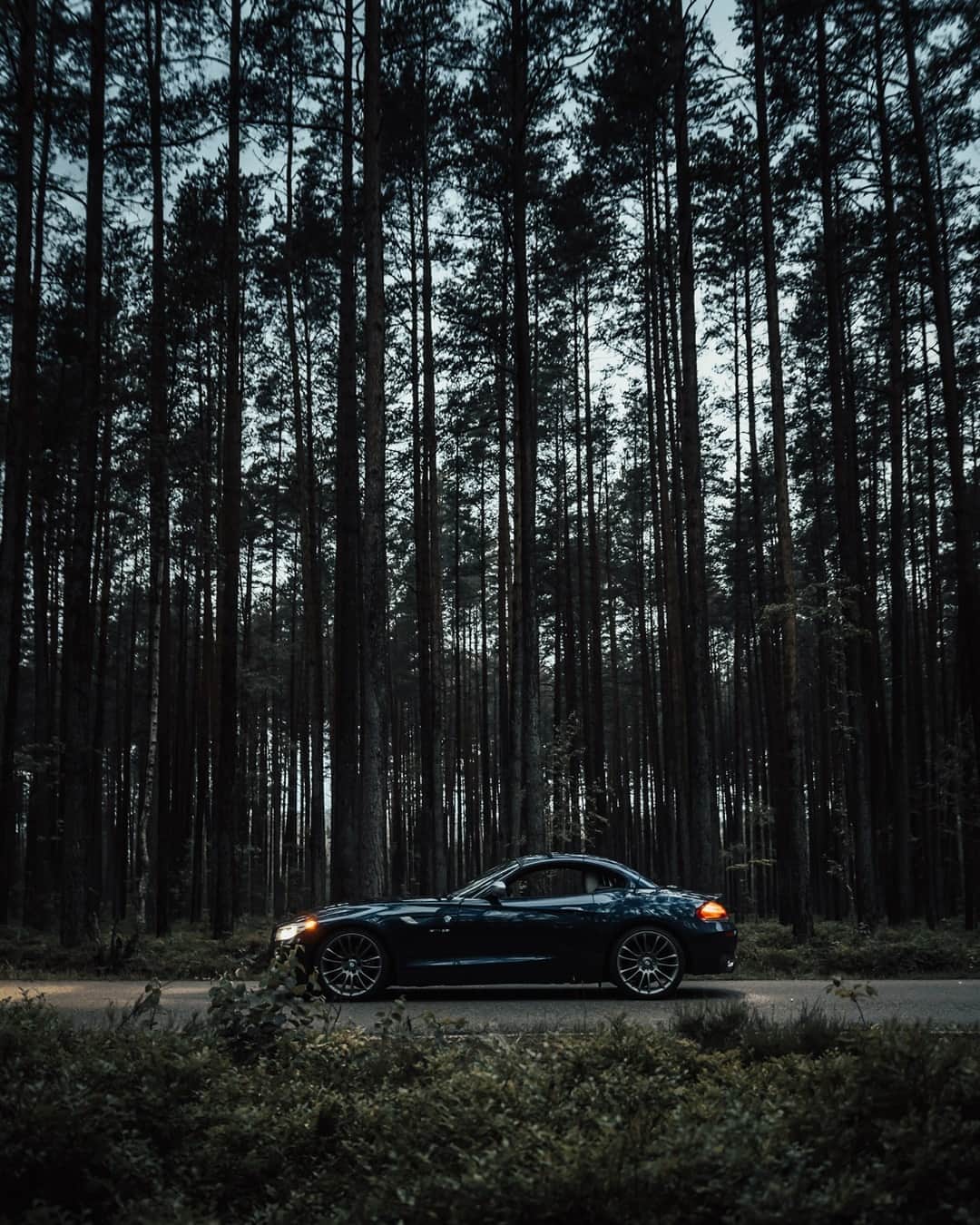 BMWのインスタグラム：「Trip master. The second generation of the BMW Z4. #BMW #Z4 #BMWrepost @daavic @the.andrejs」
