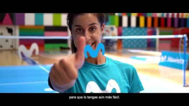 キャロリーナ・マリンのインスタグラム：「Hoy es el gran día 🎉 Los sorteos de @movistar_likes ahora en la app Mi Movistar 😃  Si aún no la tienes, descárgatela y sigue viviendo un montón de experiencias únicas ⬇  📲 https://movistar.onelink.me/944s/MovistarLikesIG  #LikesEnAppMiMovistar, ahora aún más fácil 🔝」