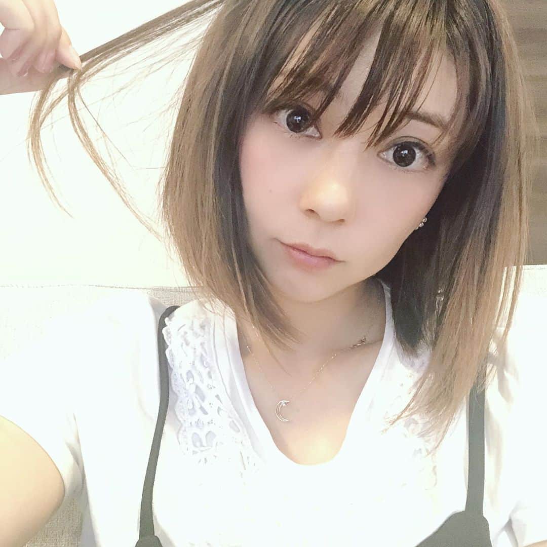 芳賀優里亜さんのインスタグラム写真 - (芳賀優里亜Instagram)「髪の毛切りました✂️﻿  ﻿ #切りっぱなしボブ」9月1日 17時18分 - yuria_haga