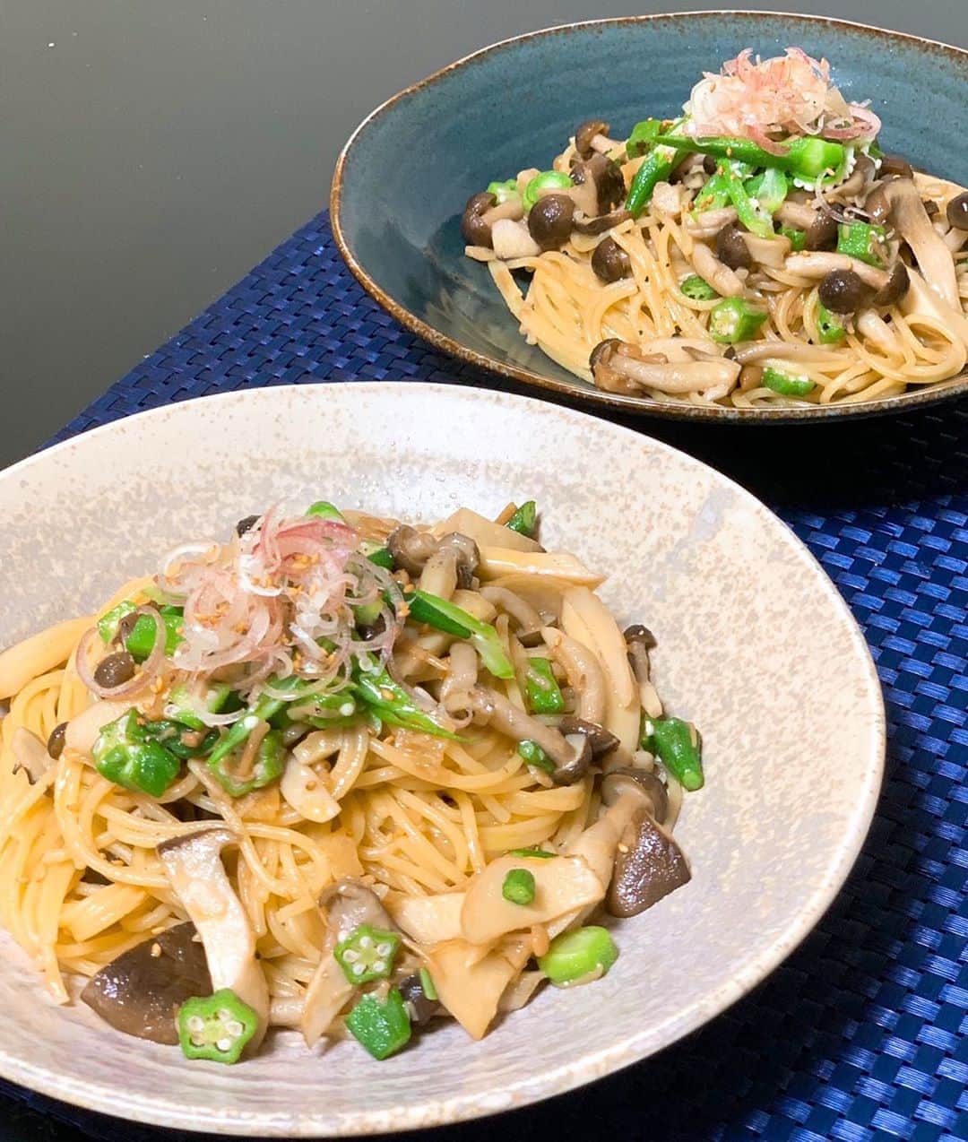 のインスタグラム：「ダイエット中なので、俺は食べられないけど、息子と嫁迫さんが大きめな「ただのお店やん」をくれた『オクラとキノコの和風トリュフオイルパスタ』 . . .  #宮迫です #宮迫博之 #芸人 #お笑い #お笑い芸人 #パスタ #パスタレシピ #きのこ料理 #オクラ」