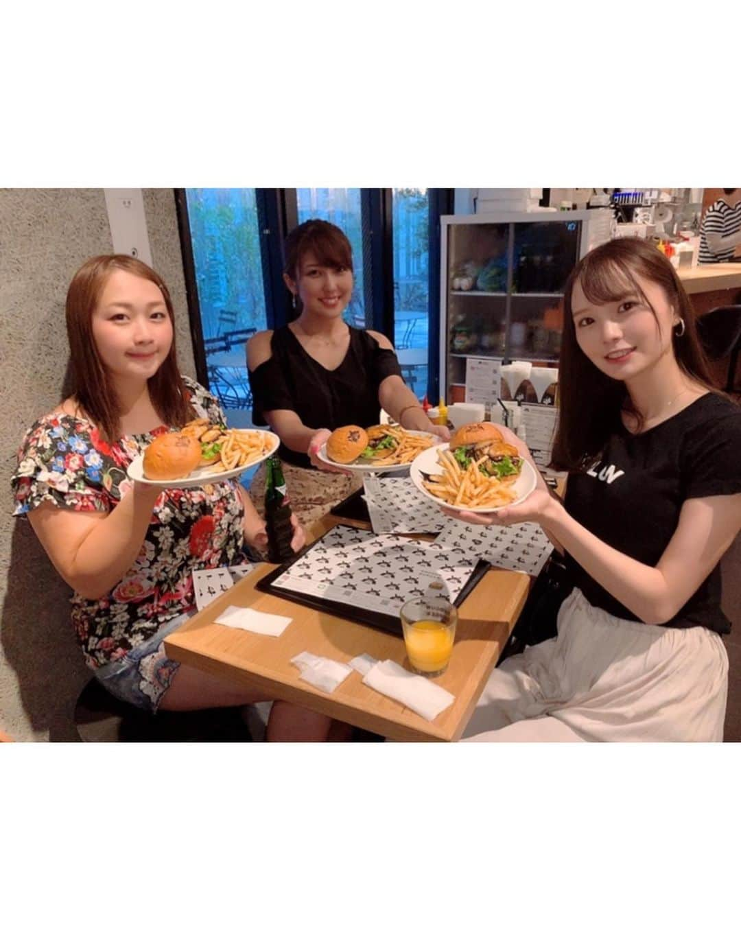 神谷麻美さんのインスタグラム写真 - (神谷麻美Instagram)「#ショーグンバーガー 行ってきた💖🍔  #フォアグラ バーガー美味しかった～💖😍💖  #ポテト も美味しい🥰💖✨ #SHOGUNBURGER #ハンバーガー  #広尾グルメ #広尾」9月1日 17時46分 - asamice428