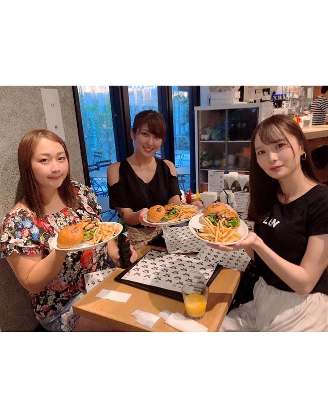 神谷麻美さんのインスタグラム写真 - (神谷麻美Instagram)「#ショーグンバーガー 行ってきた💖🍔  #フォアグラ バーガー美味しかった～💖😍💖  #ポテト も美味しい🥰💖✨ #SHOGUNBURGER #ハンバーガー  #広尾グルメ #広尾」9月1日 17時46分 - asamice428