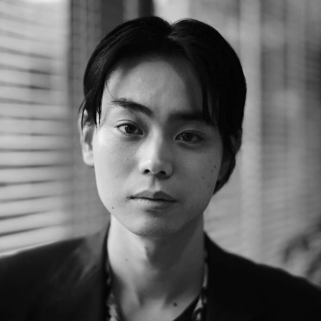 綾野剛さんのインスタグラム写真 - (綾野剛Instagram)「actor : MASAKI SUDA photo by @go_ayano_official   #菅田将暉 #emotion #special」9月1日 17時56分 - go_ayano_official