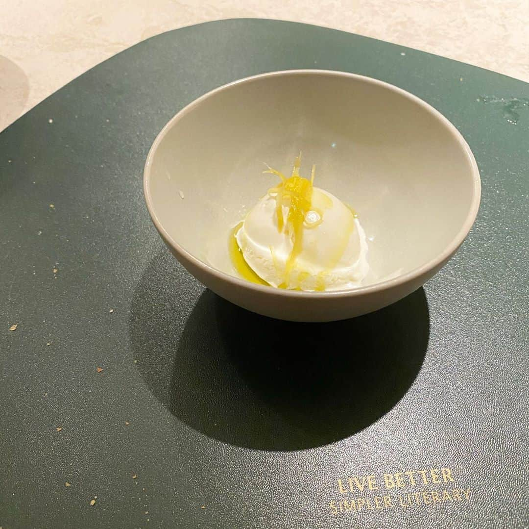 May Pakdee メイ パクディさんのインスタグラム写真 - (May Pakdee メイ パクディInstagram)「Modern Italian 🙈🍽 beef was beautiful- only salt & pepper needed😌 desert ice cream with olive oils was delicious 💕. . . . モダンイタリアン🇮🇹 ステーキが美味しすぎました😋🍽. . . .  #italian #Tokyo #Japan #foodphotography 😋#イタリアン #東京 #美味しい #kプリュス」9月1日 18時09分 - maypakdee