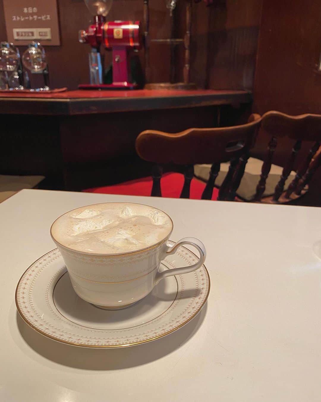 岡田ロビン翔子のグルメインスタ