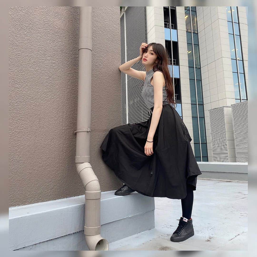 黒田瑞貴のインスタグラム：「事務所屋上にて😀❤️ #tops .... #moussy  #shoes .... #nike #belt .... #zara #ootd #私服  #korea #ootdfashion #instafashion  #ナイキ　#事務所」