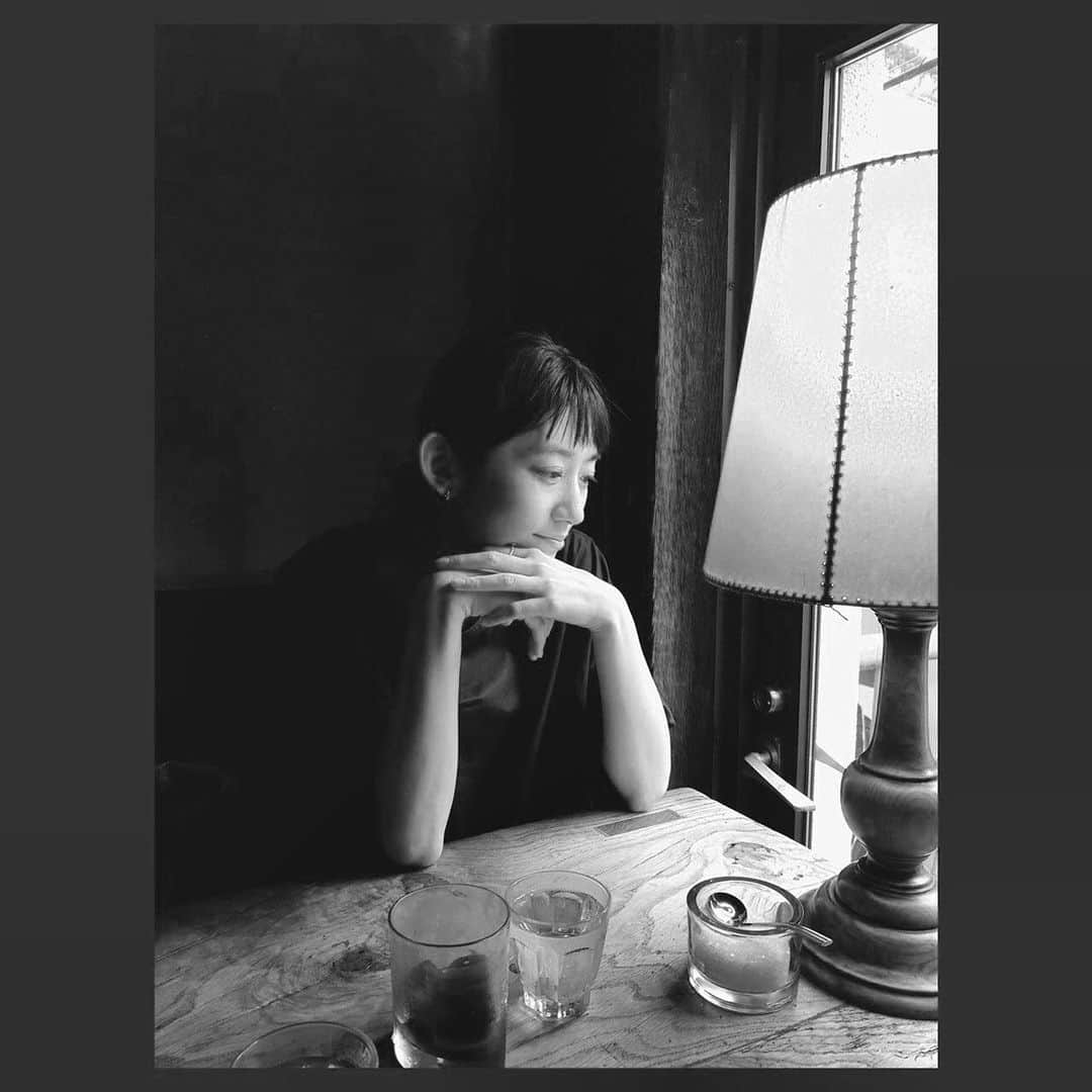 中田絢千のインスタグラム：「おひさしぶりです。 秋めいてきて、とうとう九月。まだまだ九月！ こちらはかわらず元気です🌻」