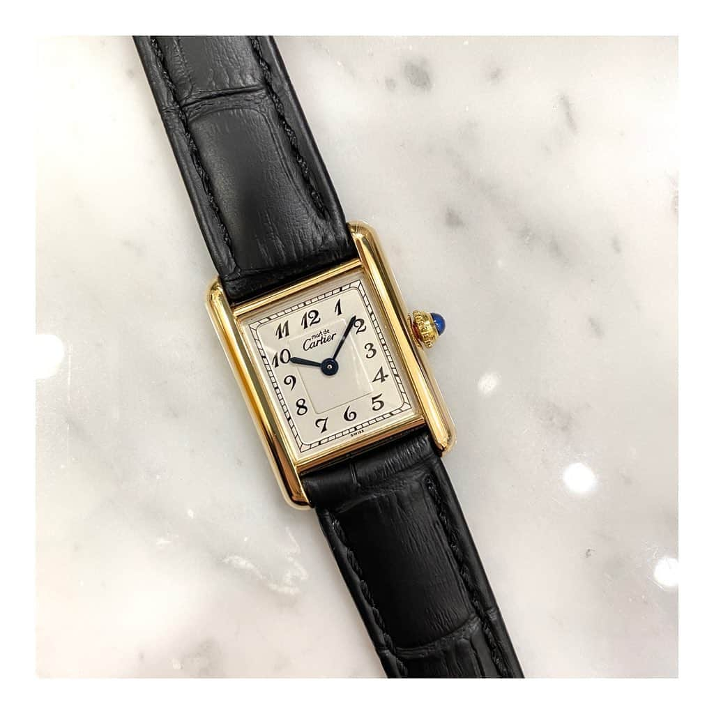 HIROBさんのインスタグラム写真 - (HIROBInstagram)「ーHIROB渋谷ヒカリエ店ー﻿ ﻿ vintage must de cartier tank﻿ ¥200,000+tax﻿ ﻿ マストタンクのなかでもアラビア数字が﻿ 珍しいこちらのお顔が入荷しました。﻿ smサイズでございます。﻿ ﻿ 是非店頭でご覧くださいませ。﻿ ﻿ ご来店が難しいお客様には﻿ 通信販売も承っております。﻿ ﻿ 渋谷ヒカリエShinQs 営業時間﻿ 11:00〜20:00﻿ ﻿ お問い合わせ先﻿ HIROB 渋谷ヒカリエ店﻿ tel:03-6434-1699﻿ ﻿ #hirob﻿ #hirobshibuya﻿ #baycrews﻿ #vintagewatch﻿ #vintagecartier﻿ #cartier﻿ #morellato﻿ #cassis﻿ #shibuya﻿ ﻿ #ヒロブ﻿ #ヒロブ渋谷﻿ #ベイクルーズ﻿ #ヴィンテージウォッチ﻿ #ヴィンテージカルティエ﻿ #カルティエ﻿ #モレラート﻿ #カシス﻿ #渋谷」9月1日 18時36分 - hirob.jp