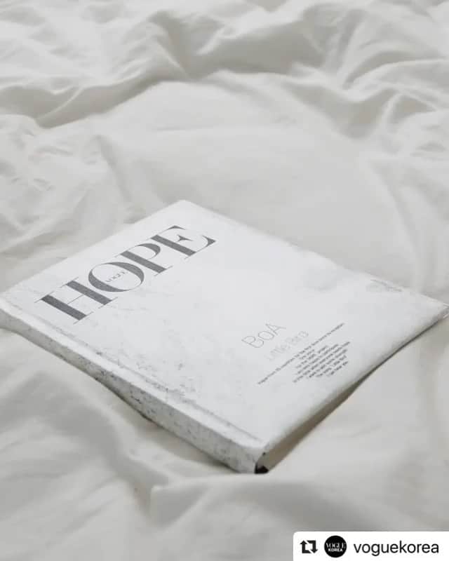 BoAのインスタグラム：「@voguekorea 얼마 전 글로벌 셀러브리티들과 컬래버레이션한 문화 콘텐츠를 공개하는 <보그>의 ‘HOPE’(희망) 프로젝트에 한국 대표로 보아가 참여한다는 소식을 알렸죠?✨ ‘희망’을 주제로 보아가 직접 작사∙작곡한 ‘Little Bird’(리틀 버드) 뮤직 필름을 지금 공개합니다. 풀 버전 영상은 <보그> 9월호 속 QR코드와 공식 유튜브, 웹 사이트를 통해 확인하세요🤍🕊 film KUBO STUDIO  https://youtu.be/kbtKaosSvy8」