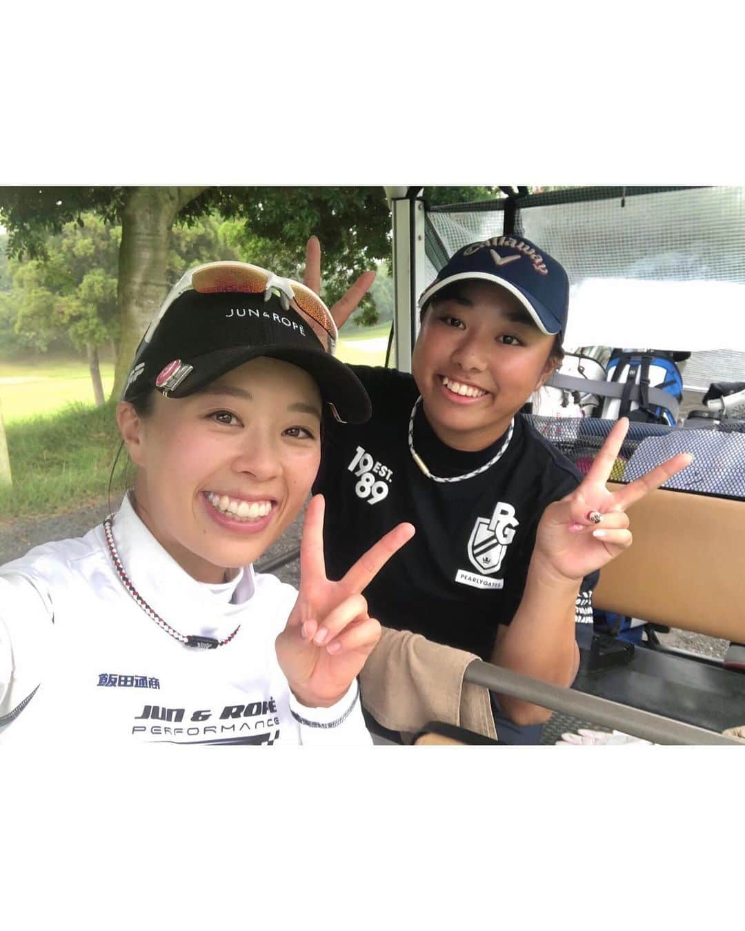 笹原優美さんのインスタグラム写真 - (笹原優美Instagram)「☆﻿ 今日はスイング重視のラウンド⛳️﻿ コースでもだんだん 良い動きができるようになってきました🤗🌈﻿ ①3W後方﻿ ②ドライバー前方 インパクトの音が良くなったな〜🔊✨﻿ ﻿ 今日一緒にまわったのは﻿ 同じチーム @teamwada_golf の亜美🥰﻿ 背中のラインが たまたまリンクコーデになってました🤍🖤 ☁️﻿ ☁️﻿ #ゴルフ#golf#高尔夫#高爾夫﻿ #ゴルフスイング#golfswing#ドライバー﻿ #ジュンアンドロペ#ジュンロペ#junandrope #ゴルフウェア#ゴルフコーデ#ゴルフ女子 #TeamWADA#岡野亜美#笹原優美」9月1日 18時45分 - yumi_sasahara_official