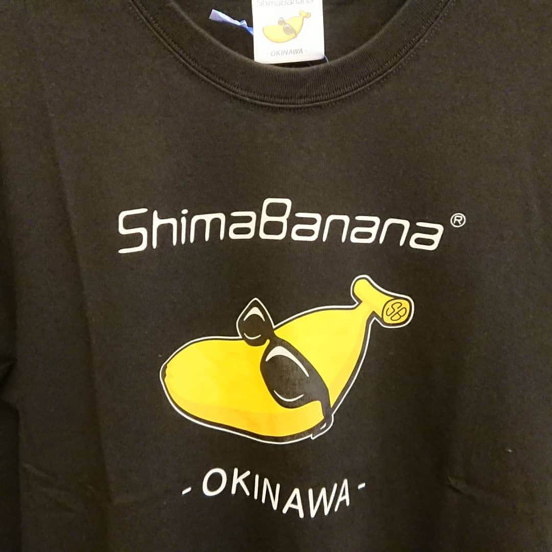 のインスタグラム：「売店に新入荷した、2020年7月にデビューしたブランド「シマバナナShimaBanama」のＴシャッフルです。 バナナが🕶️？！ 「Ｉ ♥️ 石垣島」とかはいっぱいあるけど、#ハッシュタグをデザインした「#ishigaki」はちょつとオシャレじゃないですか？ まだ、沖縄本島にも石垣空港でも売ってませんよ。 お早めにGET‼️  #ishigaki #ishigakiisland  #okinawa #ishigaki-seasidehotel #shimabanana  #沖縄  #石垣島 #石垣シーサイドホテル #底地ビーチ #おみやげ #新ブランド #シマバナナ」