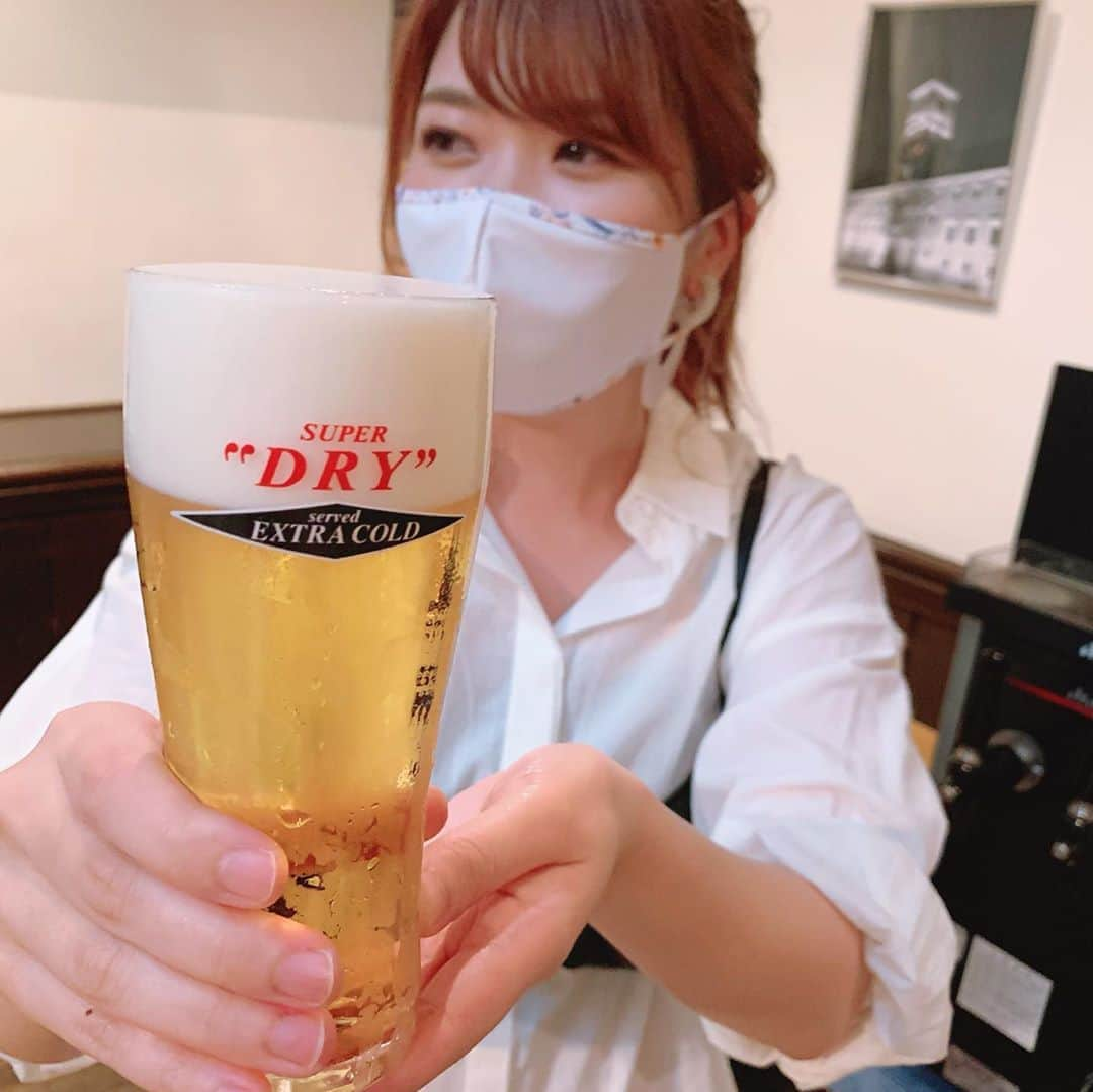 白井奈津さんのインスタグラム写真 - (白井奈津Instagram)「だからか！だからなのかぁ！！！  いや、この美味さはもう知り尽くしてたつもりだったけど  まだまだ奥が深い😳  注ぎ方の違いでこんなにまた美味しくなるのね🍻✨✨  だからお店で飲むとたまんないのか🥰  あぁぁぁぁあぁぁあ〜うまいっ💃  #アサヒスーパードライ  #Asahi #エクストラコールド　 #ビール #beer #beerstagram  #CBC #うまいの極み #毎週火曜放送　#みてね🍺 #美味しさをより実感するために注ぎ方講習受けました😋🔥 #2枚目は私が注いだやつ  #この前に一度失敗してるから成功のドヤり」9月1日 18時50分 - shirai_natsu